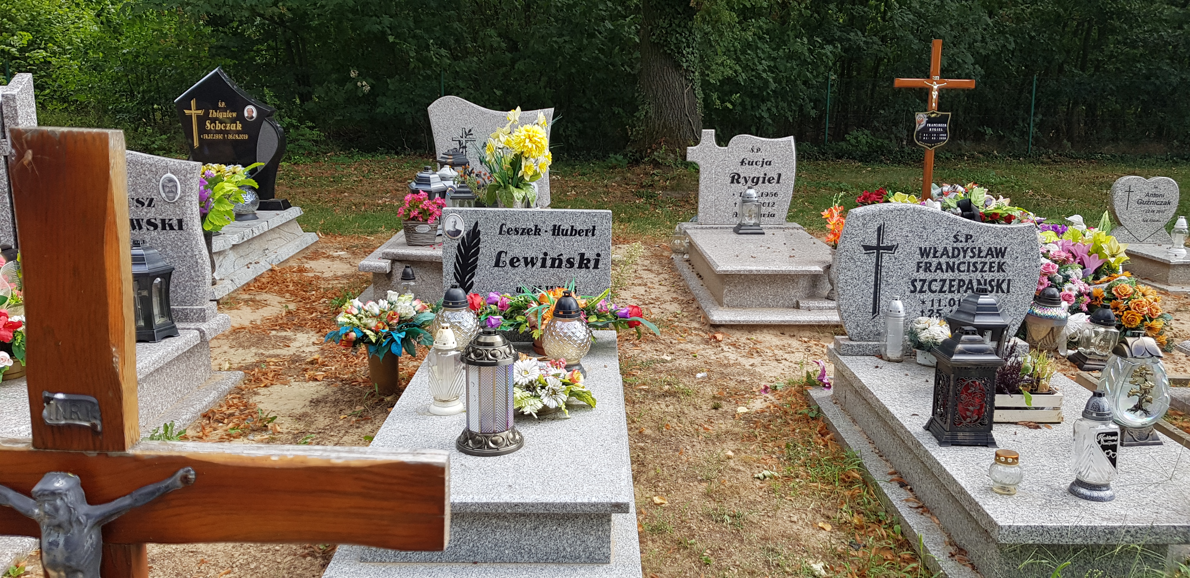 Grób Leszek Lewiński